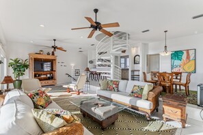 Home Decor, Furniture, Indoors, Living Room, Table