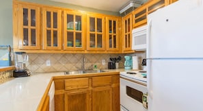 Indoors,Kitchen,Cabinet,Furniture,Refrigerator