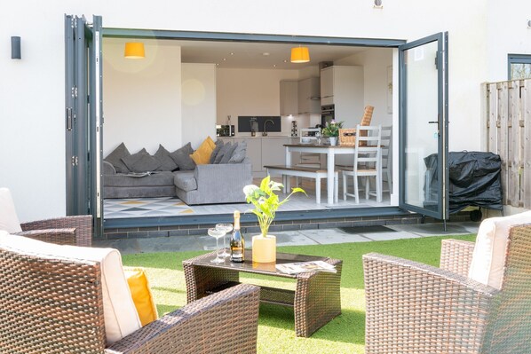 Gwel Y Mynydd - outside seating