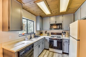 Kitchen | 2-Story Cabin | Central Air Conditioning