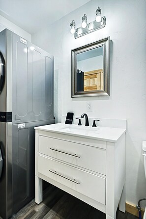 Bathroom vanity