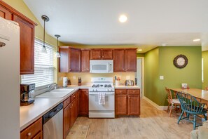 Kitchen | Drip Coffee Maker