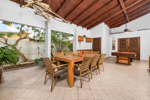 Alfresco dining at its best! Enjoy meals with seating for the whole group.