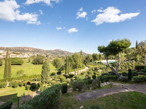 Bâtiment, Plante, Propriété, Fenêtre, Lot Terre, Design Urbain, Paysage, Quartier, Herbe, Loisir
