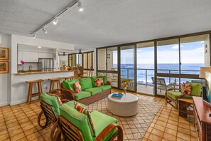 Liiving Room, Lanai and Ktichen