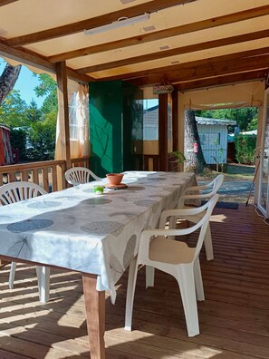 Outdoor dining