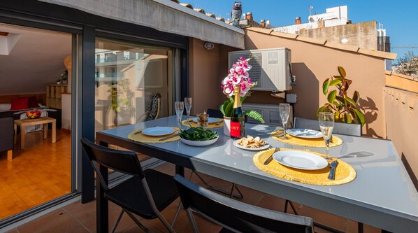 Outdoor dining