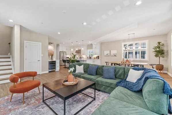 Welcome to Bay Ridge - a 4-bedroom and 4.5-bath luxury home in Eastport - 1-mile to downtown
