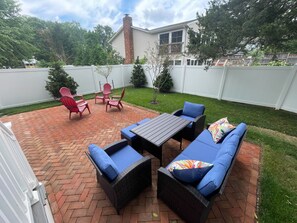 Outdoor dining and relaxing in a private back yard