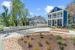 Welcome to Bay Ridge - a 4-bedroom and 4.5-bath luxury home in Eastport - 1-mile to downtown