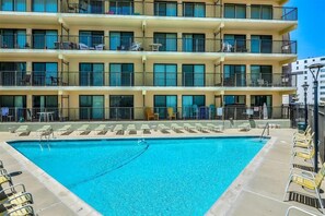 Diamond Head pool for condo guests