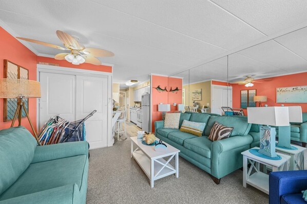 Welcome to Diamond Head 305 - 1 bedroom, 1.5 bathroom oceanview with building pool