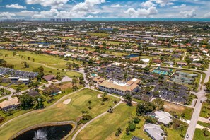 Bonita Bliss - The golf community of Spanish Wells is located just minutes from the white sanded beaches of Bonita Beach and Barefoot Beach