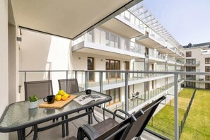  The expansive view of the city and greenery from the balcony invites you to enjoy your morning coffee outdoors.