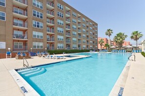 Gulfview II has a huge pool for you and your guests to enjoy.