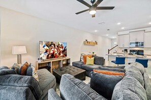 Cozy Living Area of the Townhouse in Kissimmee Florida - Living Area with an open layout, creating a sense of spaciousness - Smart TV and Netflix - Thoughtful mix of textures, from plush rugs to tasteful throw pillows