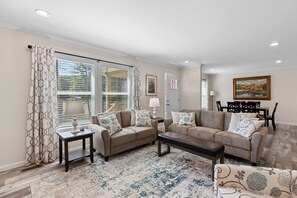 Livingroom/Entry