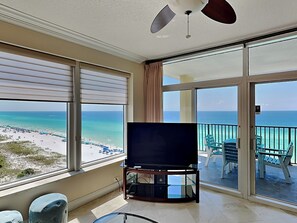 Living Area - Wraparound View