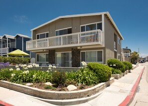 Front of the house / Streetview