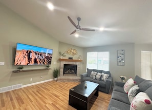 Living room w/ fireplace