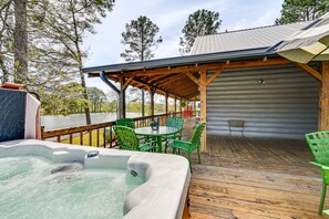 Deck | Private Hot Tub