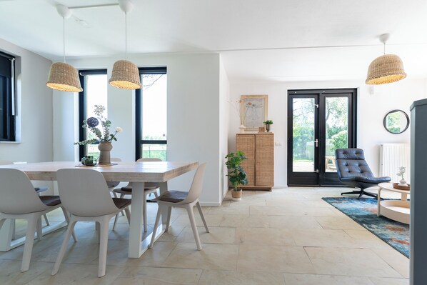 Natural light, cozy textures, and clean lines bring this dining space to life. Less clutter, more comfort.