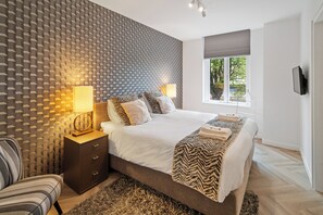 Enjoy a great night’s sleep in the king-size box spring – Bed en Koffie comfort in Roosendaal.
Geniet van een heerlijke nachtrust in het kingsize boxspringbed – Bed en Koffie comfort in Roosendaal.
Genießen Sie erholsamen Schlaf im Kingsize-Boxspringbett – Bed en Koffie Komfort in Roosendaal.