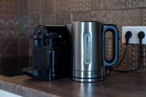 Kaffee und/oder Kaffeemaschine