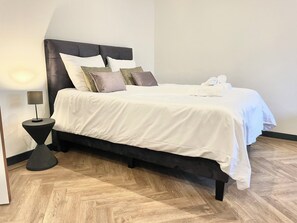 Sleep well for less in Tilburg city center—modern studios near the Efteling, Beekse Bergen, and Hotel Centrum.
Slaap voordelig in het centrum van Tilburg – moderne studio’s nabij de Efteling, Beekse Bergen en Hotel Centrum.

Günstig übernachten im Zentrum von Tilburg – moderne Studios nahe der Efteling, Beekse Bergen und Hotel Centrum.