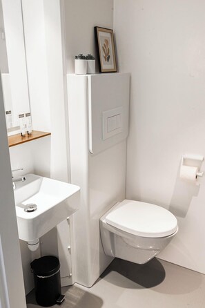 Modern simplicity at its best – a clean, compact bathroom with stylish, minimalist design and thoughtful details.
