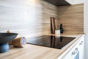 Gather, cook, and share in our communal kitchen at Bed and Coffee Central, where every meal becomes a shared experience—ideal for guests visiting Efteling or Safari Park Beekse Bergen.