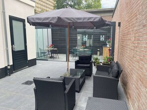 Feel at home in our stylishly furnished seating area.