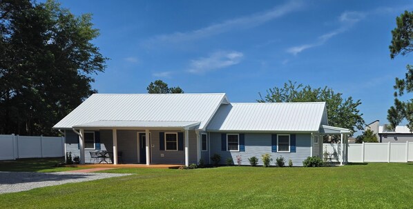 Quiet, secluded location in the middle of Swansboro.