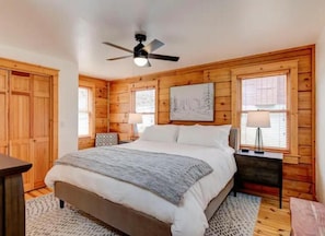 Every bedroom has new high end mattresses and Parachute linens, you’ll love it!