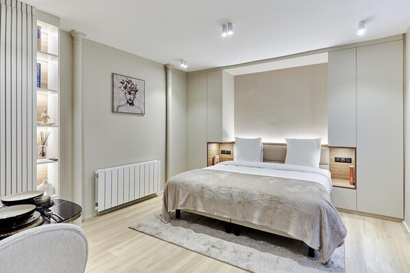 GRAND STUDIO AVEC LIT DOUBLE 160 CM