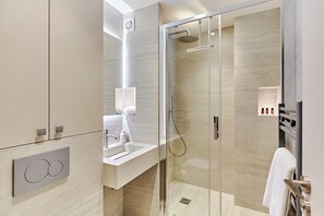 SALLE DE BAIN AVEC TOILETTE