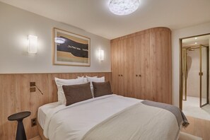 Chambre 2 avec SDB lavabo et douche