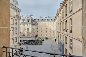 Vue sur la superbe place Valois