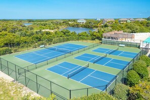 Community Tennis and Pickleball Courts