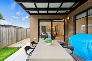 Dine alfresco out on the patio, with a BBQ to whip up a feast.
