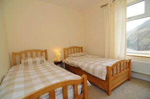 Twin bedroom