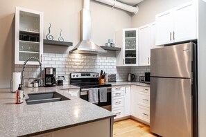 Gourmet Haven: Our kitchen is a dream for culinary enthusiasts, fully equipped for your dining adventures. Just steps from the Stratford Festival and the heart of Stratford, Ontario, whip up delicacies in style