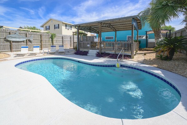 Wonderful 4 bedroom pool house!