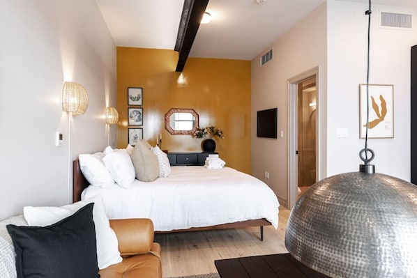 Living Spaces, Kitchen , Bedroom, Bathroom, Stratford's Historical Downtown, free Laundry