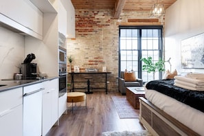 Chef's Delight: Featuring top-tier appliances and ample space, our kitchen invites you to explore Stratford's local flavors. Perfectly positioned for foodies attending the Stratford food festival or exploring downtown's eateries