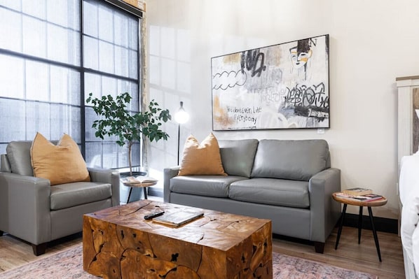 Indulge in Spacious Luxury: Our living room, designed for both comfort and elegance, awaits your arrival. Located in the heart of Stratford, close to the festival and downtown's vibrant scene, it’s where luxury meets convenience