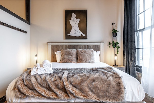 Rest in Elegance: After a day at the Stratford Festival, unwind in our serene bedrooms. Featuring comfortable bedding and free Wi-Fi, our space ensures a restful night in the heart of Stratford's historical downtown