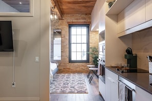 Gourmet Haven: Our kitchen is a dream for culinary enthusiasts, fully equipped for your dining adventures. Just steps from the Stratford Festival and the heart of Stratford, Ontario, whip up delicacies in style