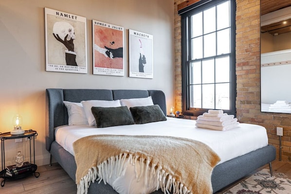 Rest in Elegance: After a day at the Stratford Festival, unwind in our serene bedrooms. Featuring comfortable bedding and free Wi-Fi, our space ensures a restful night in the heart of Stratford's historical downtown