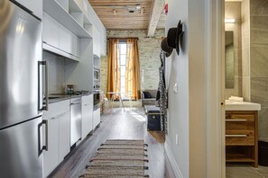 Gourmet Haven: Our kitchen is a dream for culinary enthusiasts, fully equipped for your dining adventures. Just steps from the Stratford Festival and the heart of Stratford, Ontario, whip up delicacies in style